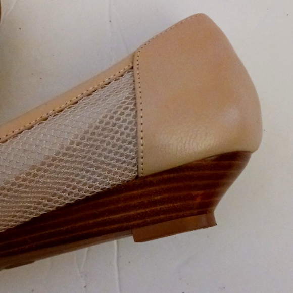 Etienne Aigner tan open toe flats-sz 7 1/2 - Picture 6 of 8